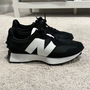 New balance shoes 327 (like new)